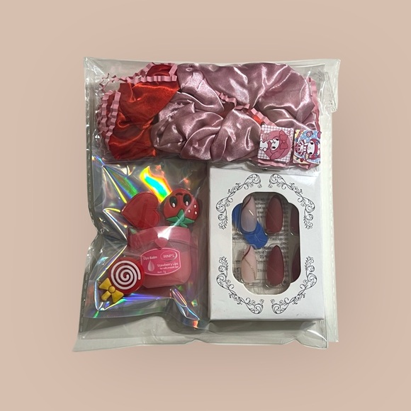 Gift Set 💗🛍️ - Picture 2 of 2